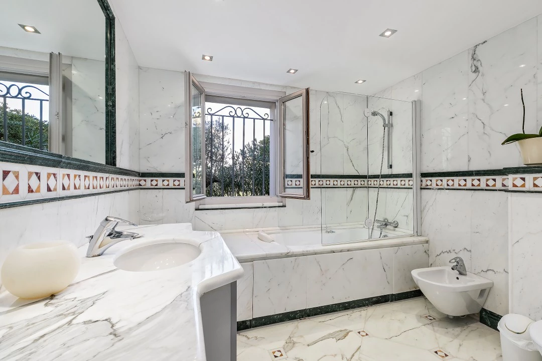 1680593623-Luxury Real estate rent Cannes villa Mosaique property france bathroom.webp